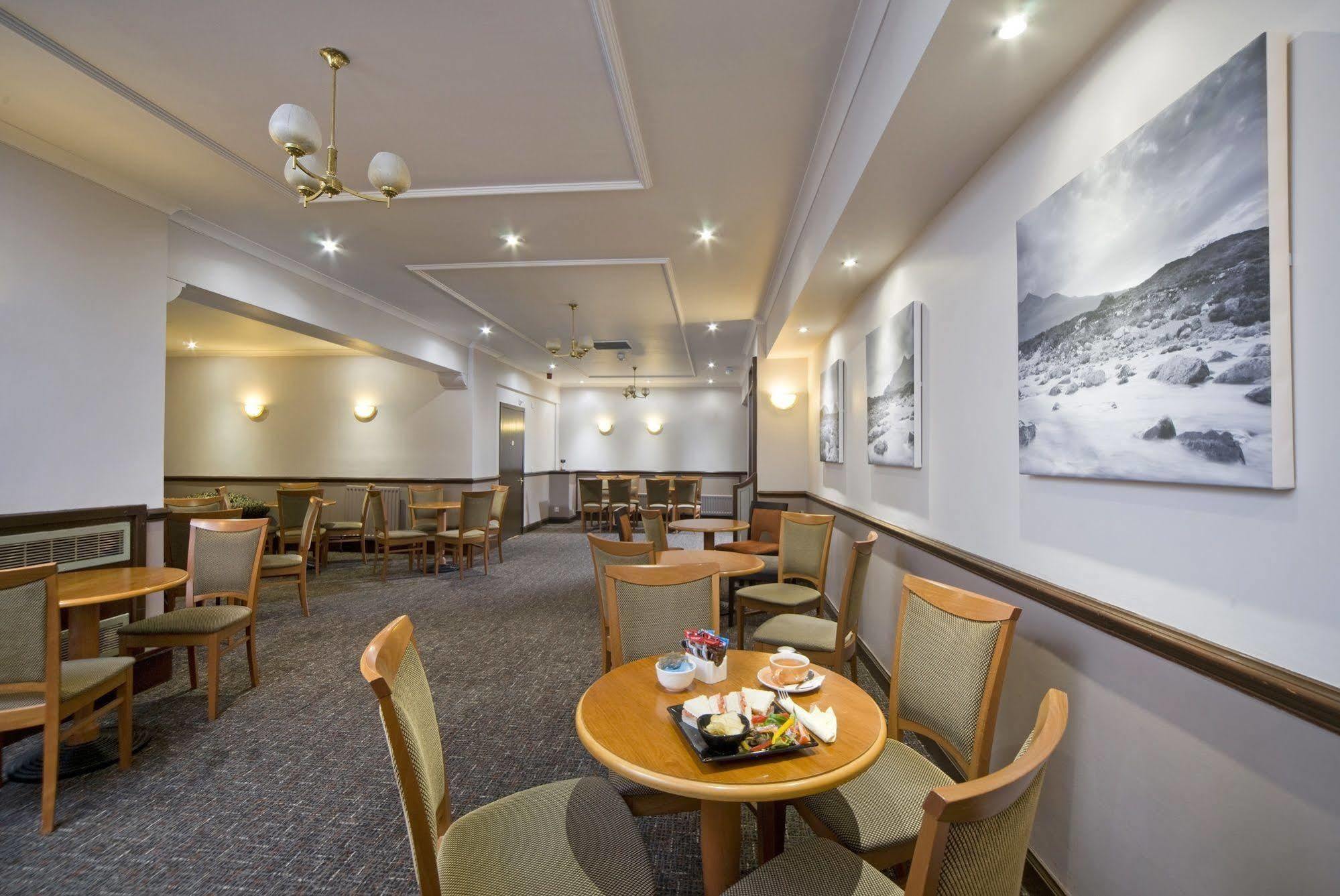 The Tarbet Hotel Exterior foto
