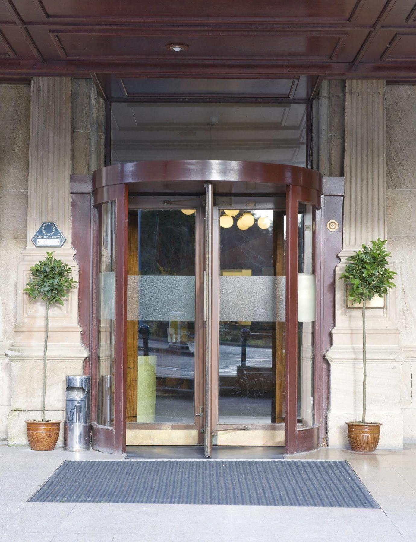 The Tarbet Hotel Exterior foto