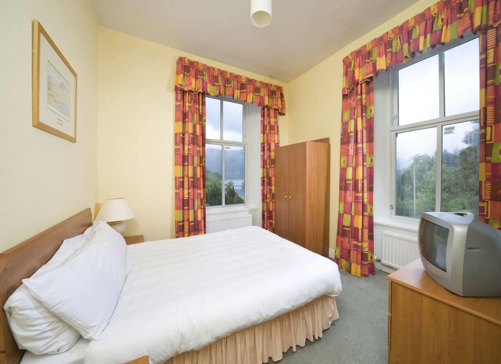 The Tarbet Hotel Exterior foto