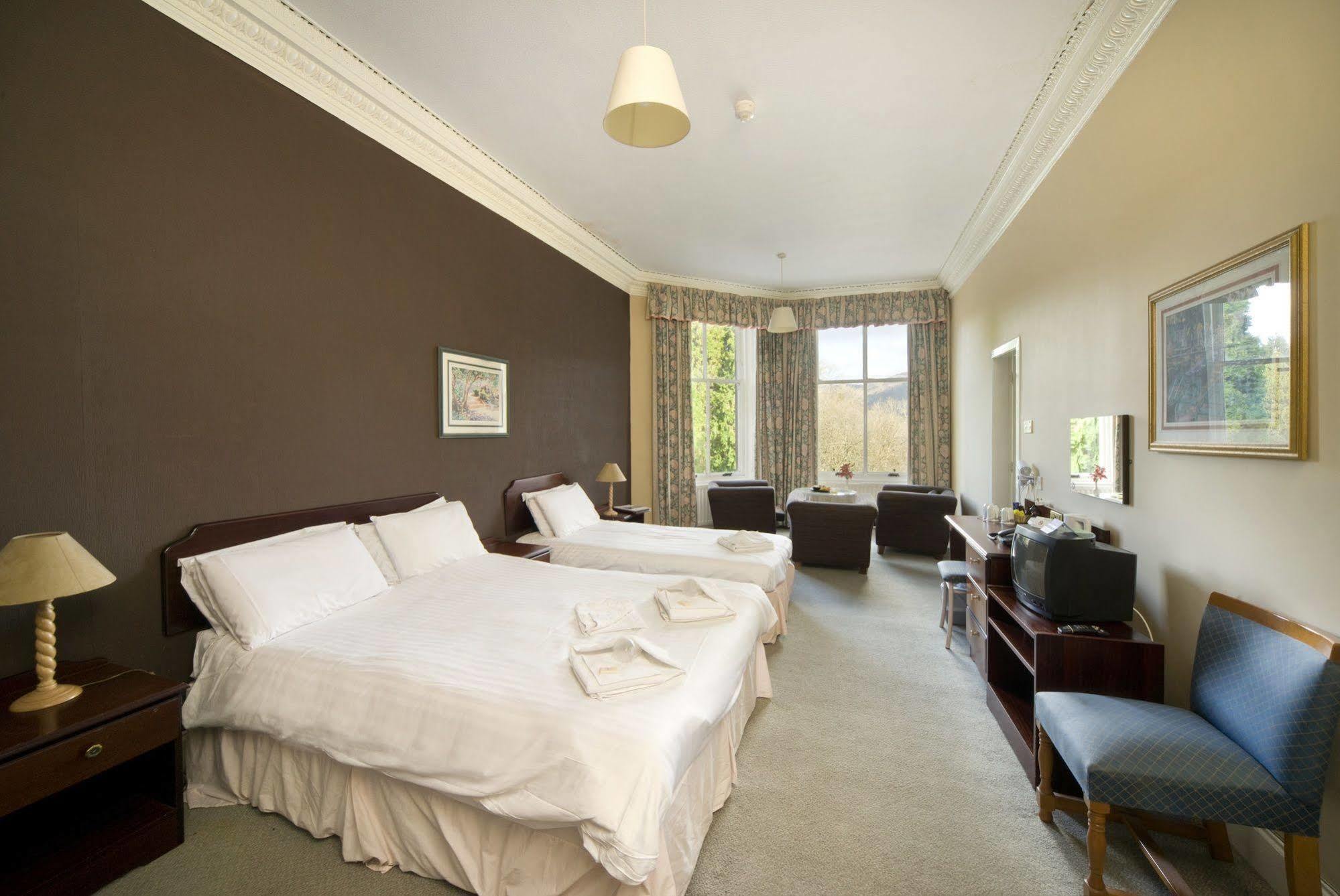 The Tarbet Hotel Exterior foto