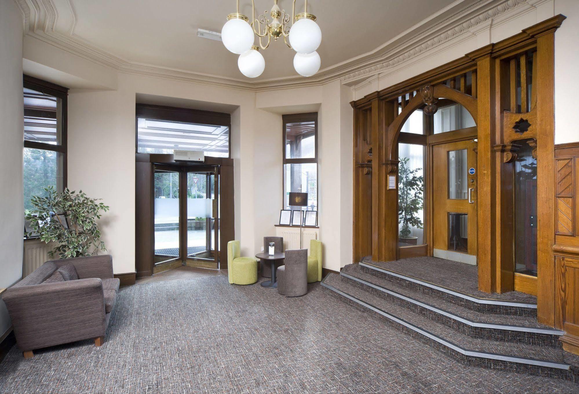 The Tarbet Hotel Exterior foto